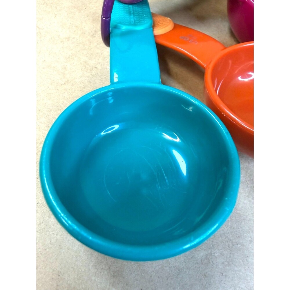 KitchenAid 4-Piece Universal Measuring Cup Set | Retro, 80s, Funky, Colorful - Picture 5 of 11